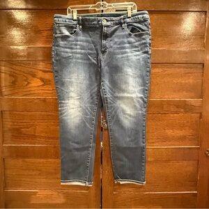 White House black market sz 16 Short mid rise slim cropped blue jeans denim pant